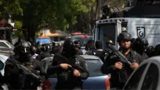 Policías custodian el inmueble en Azcapotzalco