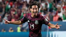 Diego Lainez festejando gol con la Selección Mexicana
