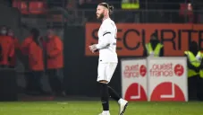 Sergio Ramos abandona el campo por lesión