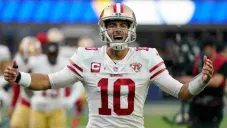 Jimmy Garoppolo durante el juego ante Rams