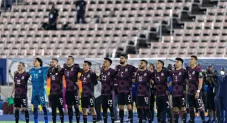 Jugadores de México entonando el Himno Nacional