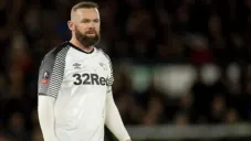 Wayne Rooney en juego con el Derby County