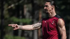 Zlatan Ibrahimović entrenando con el AC Milan