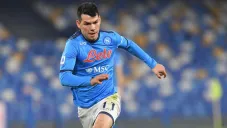 Hirving 'Chucky' Lozano jugando partido con el Napoli