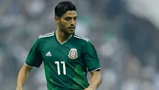 Carlos Vela jugando partido con la Selección Mexicana