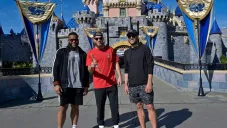 Kupp, Donald y Stafford en Disneyland