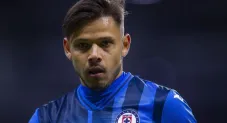 Ángel Romero jugando con Cruz Azul