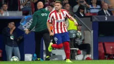 Héctor Herrera durante un duelo con el Atlético de Madrid