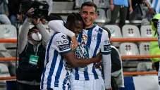 Jugadores de Pachuca festejan un gol
