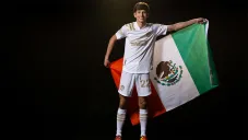 Jürgen Damm en sesión de fotos con Atlanta