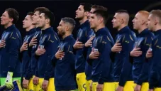 Jugadores ucranianos cantan su himno