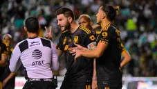 André-Pierre Gignac reclamando una falta
