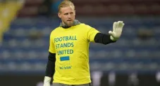Kasper Schmeichel calentando