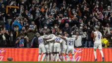 Jugadores del Madrid festejando victoria vs la Real Sociedad