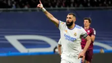 Karim Benzema festeja un gol con el Real Madrid