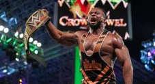 Big E con el Campeonato de WWE