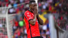 Julián Quiñones en lamento con el Atlas