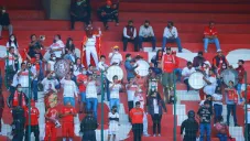 Aficionados de los Diablos Rojos en el juego ante Pachuca