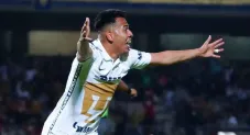 Sebastián Saucedo festejando una anotación