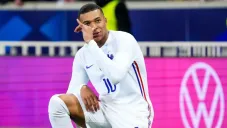 Kylian Mbappé celebra gol ante Sudáfrica