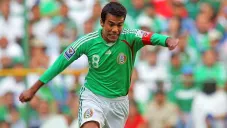 Pável Pardo jugando partido con la Selección Mexicana en el Azteca