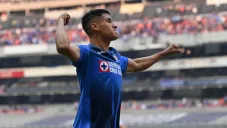 Uriel Antuna en un partido de Cruz Azul