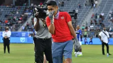 Jorge Campos reacciona durante transmisión previo a partido