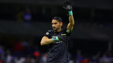 Jesús Corona en un partido de Cruz Azul