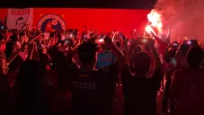 Afición de los Tiburones Rojos celebrando el aniversario del equipo