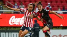 Chivas y Atlas jugando Clásico Tapatío en la Liga MX Femenil