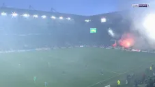 Saint-Étienne vs Mónaco invadido por bengalas