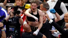Katie Taylor festeja tras triunfo ante Serrano