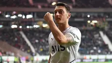 Mesut Özil festejando gol con el Fenerbahce