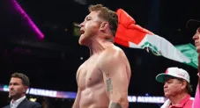 Canelo antes de comenzar una pelea