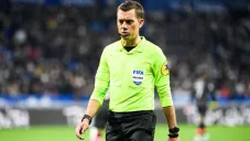 Clément Turpin durante un duelo de Champions