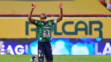 Andres Mosquera en festejo en el Estadio Victoria
