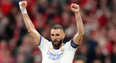 Karim Benzema festejando el título de la Champions League