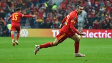Bale celebrando el gol de Gales vs Ucrania