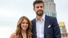 Shakira y Piqué posan juntos
