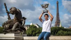 Rafael Nadal levantando su decimocuarto Roland Garros