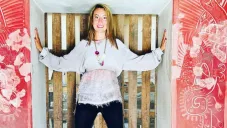 Mafe Walker, mujer que habla alienígeno