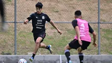Kevin Álvarez durante un entrenamiento con el Tri