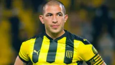 Walter Gargano en un juego con Peñarol