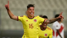 Mateus Uribe jugando con la Selección de Colombia