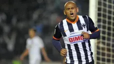Humberto Suazo en festejo de gol con Rayados