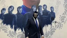 Blue Demon Jr. inauguró galería dentro de su tienda