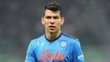 Hirving Lozano jugando partido con el Napoli en la Serie A