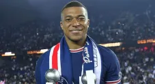 Kylian Mbappé con dos premios individuales