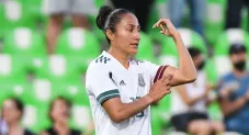 Stephany Mayor durante un partido de México