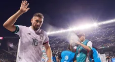 Héctor Herrera tras un partido de la Selección Mexicana